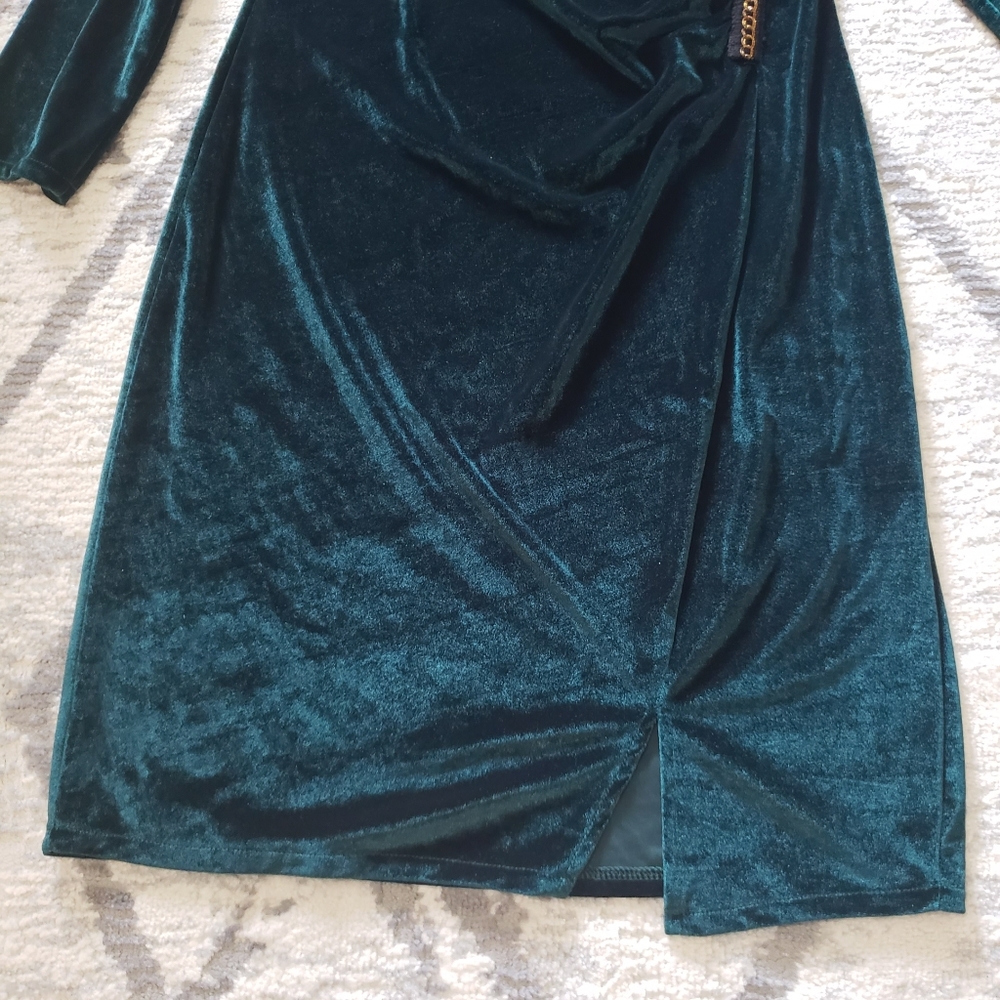 💫3/$50💫Vicky and Lucas Velour Dress - Picture 4 of 5